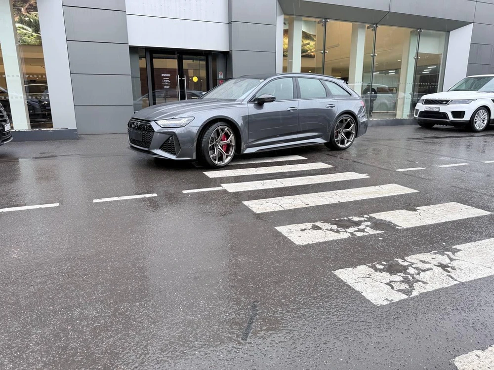 RS 6 RS6 Avant performance 4.0 AT 4WD (630 л.с.)