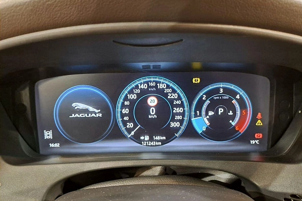 F-Pace Prestige 2.0d AT 4WD (240 л.с.) фото 15