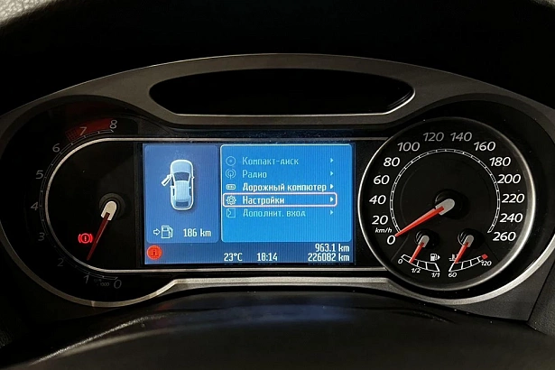 Mondeo Trend 2.0 MT (145 л.с.) фото 22