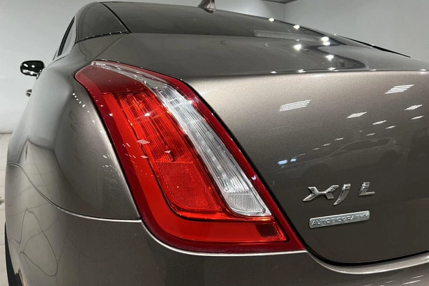 XJ Autobiography 3.0 AT 4WD (340 л.с.) фото 23