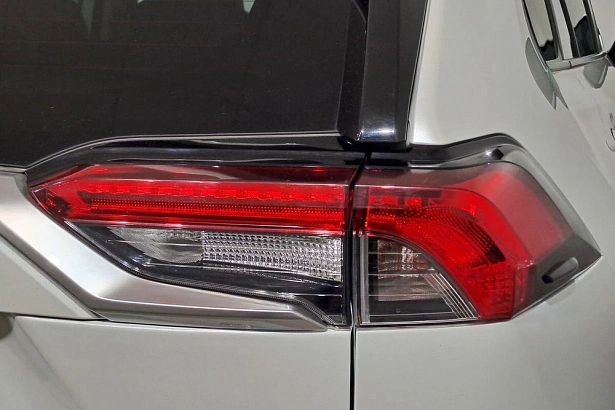 RAV4 Prestige 2.0 CVT 4WD (149 л.с.) фото 23