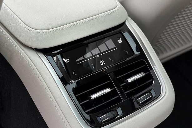 XC90 Ультра / Ultra 2.0 AT 4WD (250 л.с.) фото 19