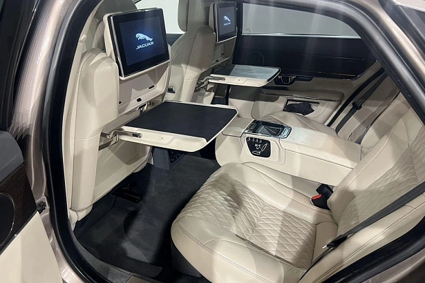 XJ Autobiography 3.0 AT 4WD (340 л.с.) фото 12