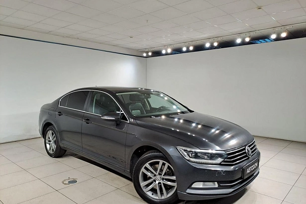 Passat Highline 1.8 AMT (180 л.с.) фото 2
