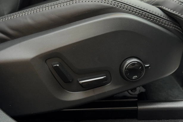 XC60 Ультра Темный / Ultra Dark 2.0 AT 4WD (249 л.с.) фото 25