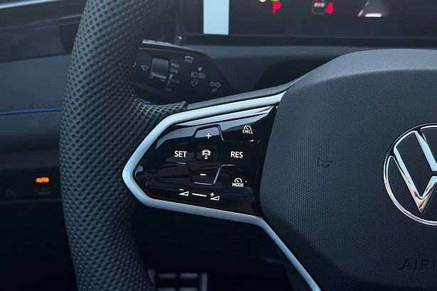 Tiguan Base 2.0 AMT 4WD (220 л.с.) фото 18