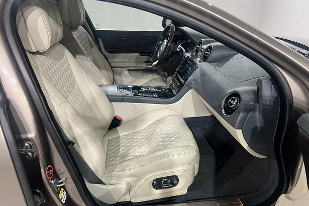 XJ Autobiography 3.0 AT 4WD (340 л.с.) фото 10