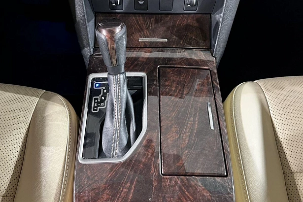 Camry Exclusive 2.5 AT (181 л.с.) фото 18