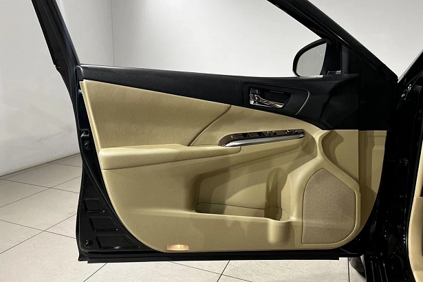 Camry Exclusive 2.5 AT (181 л.с.) фото 20