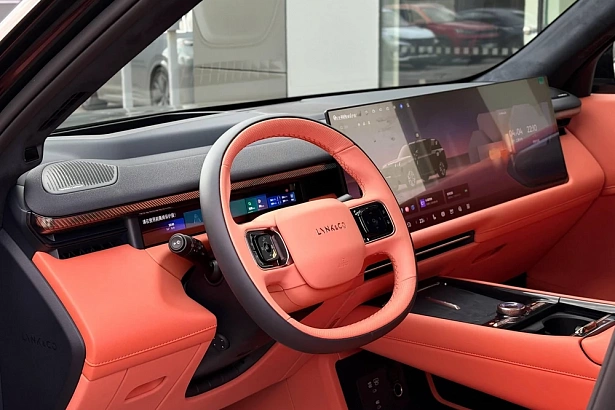 900 Ultra 2.0hyb AT 4WD (734 л.с.) фото 8