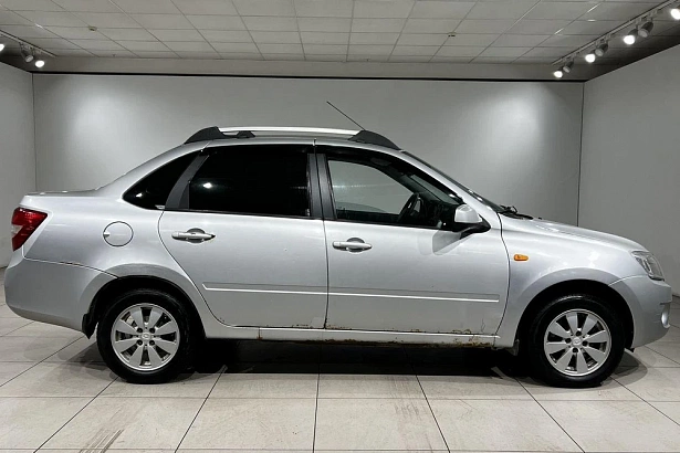 Granta Luxe 1.6 MT (98 л.с.) фото 6
