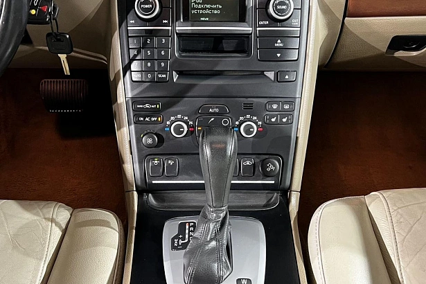 XC90 Base 2.5 AT 4WD (5 мест) (210 л.с.) фото 18