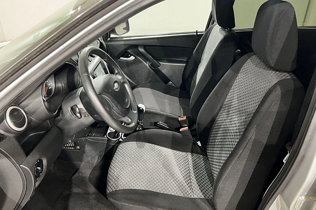 Granta Luxe 1.6 MT (98 л.с.) фото 14