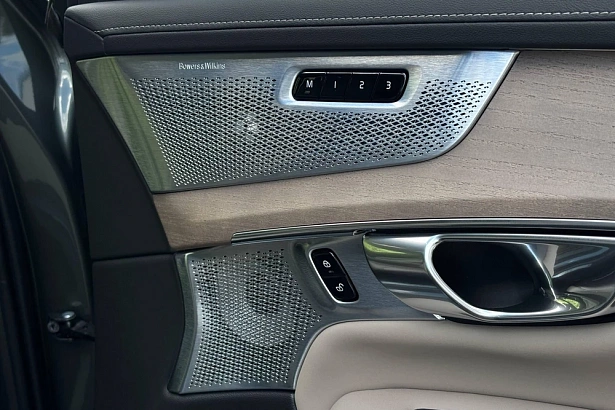 XC90 Ультра Темный (7 мест) / Ultra Dark (7 мест) 2.0 AT 4WD (250 л.с.) фото 34