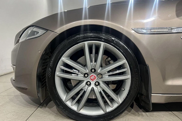 XJ Autobiography 3.0 AT 4WD (340 л.с.) фото 24