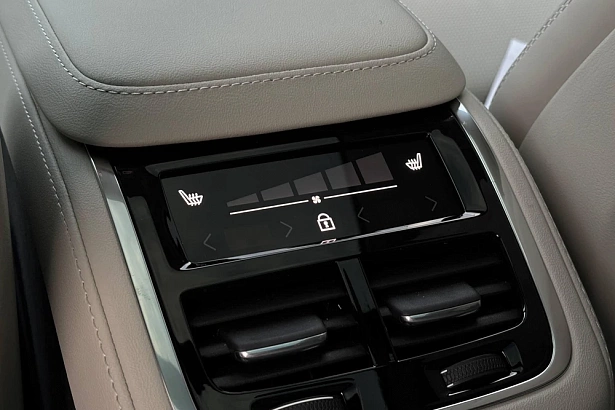 XC90 Ультра Темный (7 мест) / Ultra Dark (7 мест) 2.0 AT 4WD (250 л.с.) фото 36