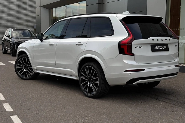 XC90 Ультра Темный (7 мест) / Ultra Dark (7 мест) 2.0 AT 4WD (250 л.с.) фото 4