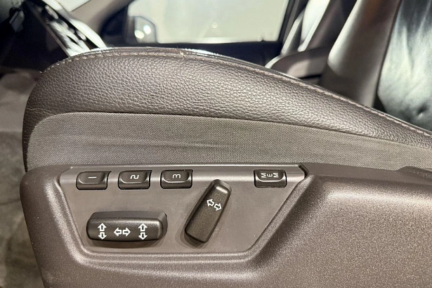 XC90 Base 2.5 AT 4WD (5 мест) (210 л.с.) фото 19