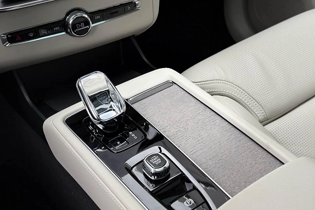 XC90 Ультра / Ultra 2.0 AT 4WD (250 л.с.) фото 16