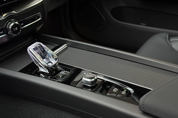 XC60 Ультра Темный / Ultra Dark 2.0 AT 4WD (249 л.с.) фото 17