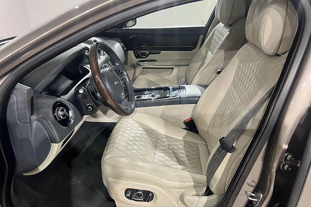 XJ Autobiography 3.0 AT 4WD (340 л.с.) фото 9