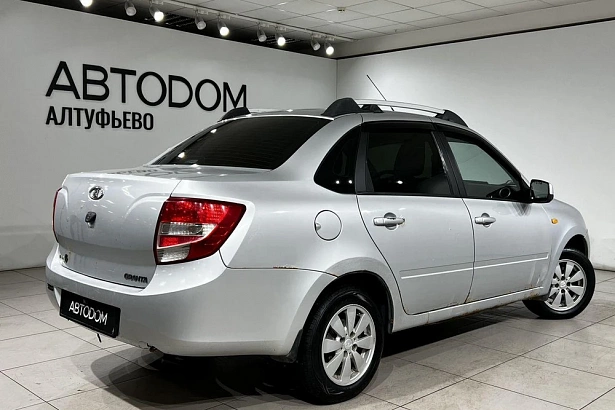 Granta Luxe 1.6 MT (98 л.с.) фото 2