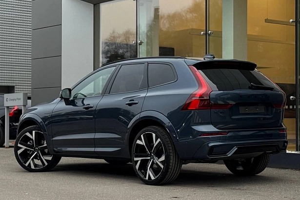 XC60 Ультра Темный / Ultra Dark 2.0 AT 4WD (249 л.с.) фото 3