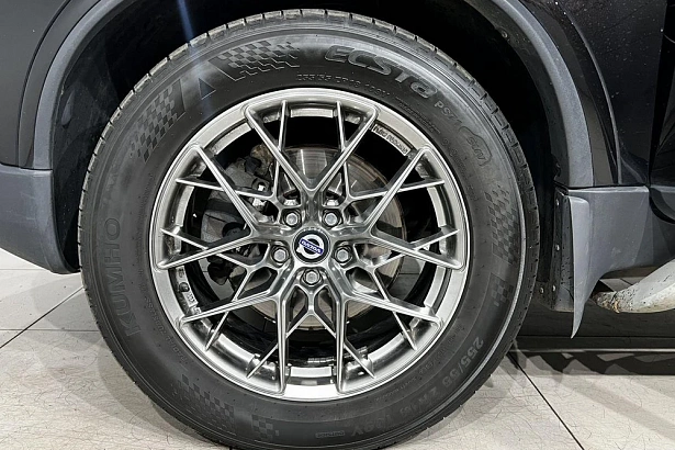 XC90 Base 2.5 AT 4WD (5 мест) (210 л.с.) фото 23
