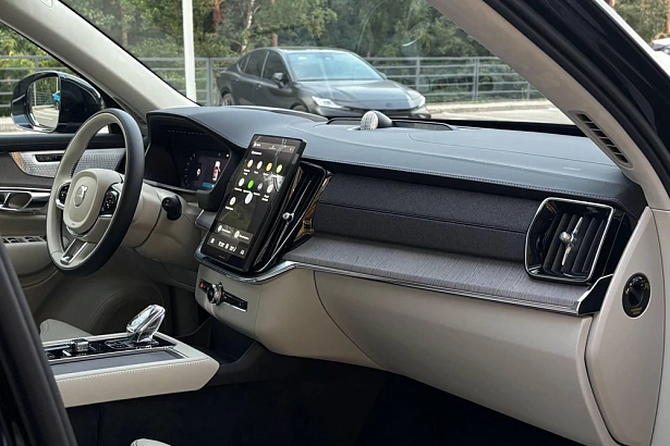 XC90 Ультра Темный (7 мест) / Ultra Dark (7 мест) 2.0 AT 4WD (250 л.с.) фото 10