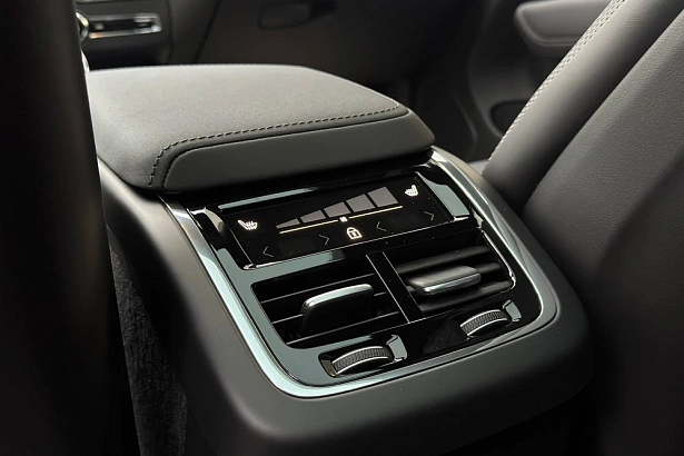 XC60 Ультра Темный / Ultra Dark 2.0 AT 4WD (249 л.с.) фото 22