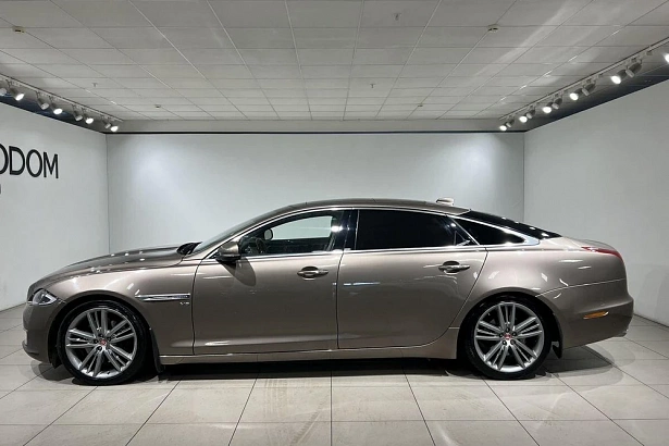 XJ Autobiography 3.0 AT 4WD (340 л.с.) фото 3