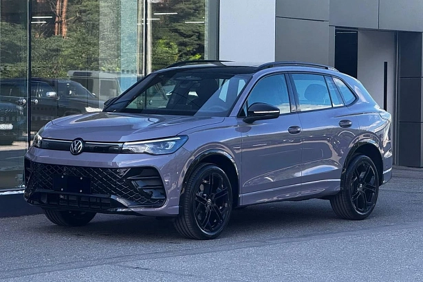 Tiguan Base 2.0 AMT 4WD (220 л.с.) фото 1