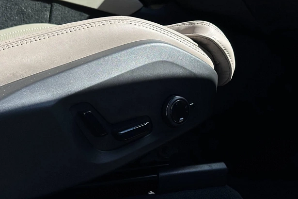 XC90 Ультра Темный (7 мест) / Ultra Dark (7 мест) 2.0 AT 4WD (250 л.с.) фото 30