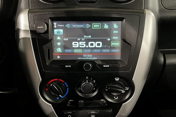 Granta Luxe 1.6 MT (98 л.с.) фото 20