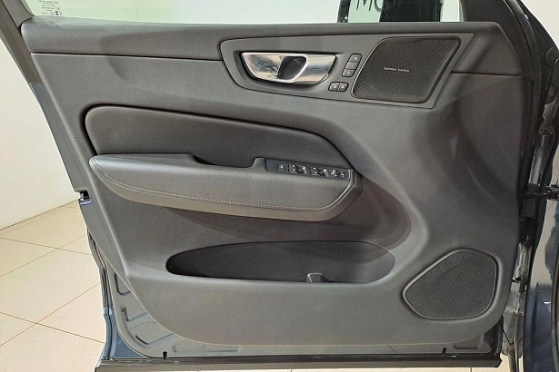 XC60 R-Design 2.0 AT 4WD (249 л.с.) фото 19