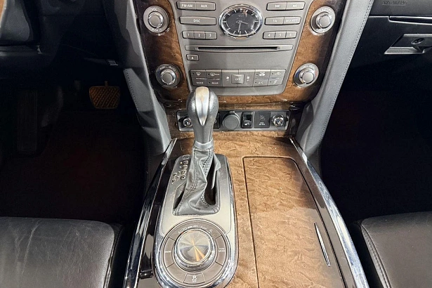 QX56 Hi-Tech 5.6 AT 4WD (405 л.с.) фото 16