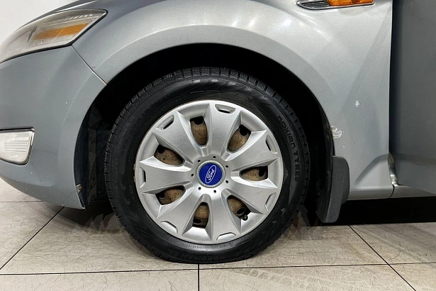 Mondeo Trend 2.0 MT (145 л.с.) фото 17