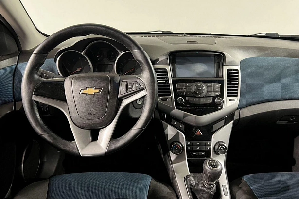 Cruze Base 1.8 MT (141 л.с.) фото 14