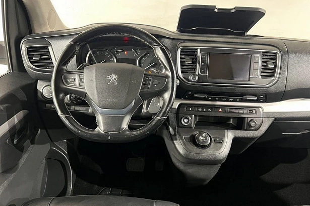 Traveller Business VIP 2.0d AT LWB (7 мест) (150 л.с.) фото 15