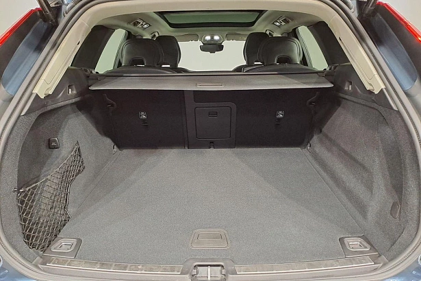 XC60 R-Design 2.0 AT 4WD (249 л.с.) фото 15