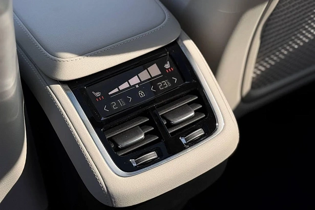 XC90 Ультра / Ultra 2.0 AT 4WD (250 л.с.) фото 62