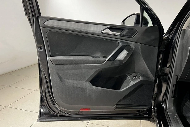 Tiguan Status 2.0 AMT 4WD (180 л.с.) фото 19