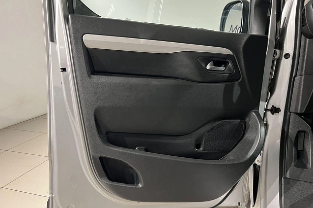 Traveller Business VIP 2.0d AT LWB (7 мест) (150 л.с.) фото 20