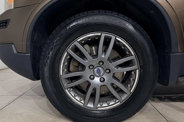 XC90 Base 2.5 AT 4WD (5 мест) (210 л.с.) фото 17