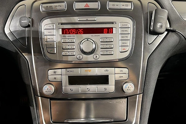 Mondeo Trend 2.0 MT (145 л.с.) фото 20
