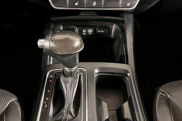 Sorento Premium 2.2d AT 4WD (5 мест) (200 л.с.) фото 17