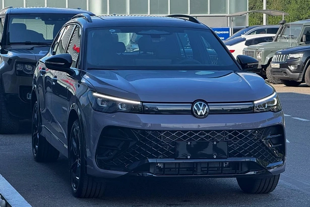 Tiguan Base 2.0 AMT 4WD (220 л.с.) фото 2