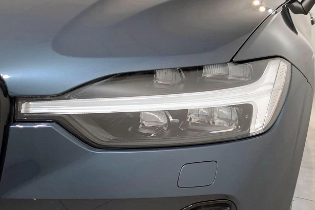 XC60 R-Design 2.0 AT 4WD (249 л.с.) фото 16