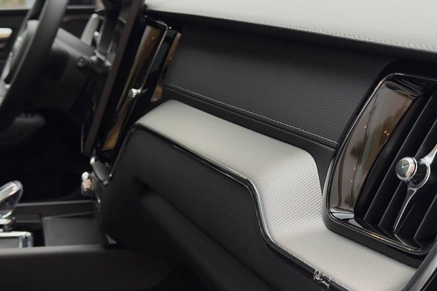 XC60 Ультра Темный / Ultra Dark 2.0 AT 4WD (249 л.с.) фото 26