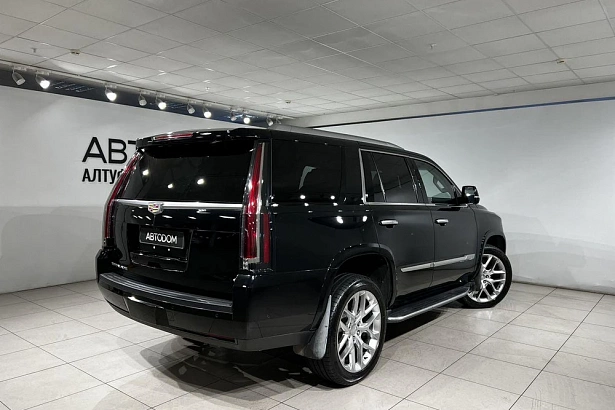 Escalade Luxury 6.2 AT 4WD (426 л.с.) фото 6